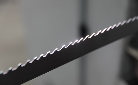西双版纳双金属带锯条产生切削噪音的原因具体有哪些？